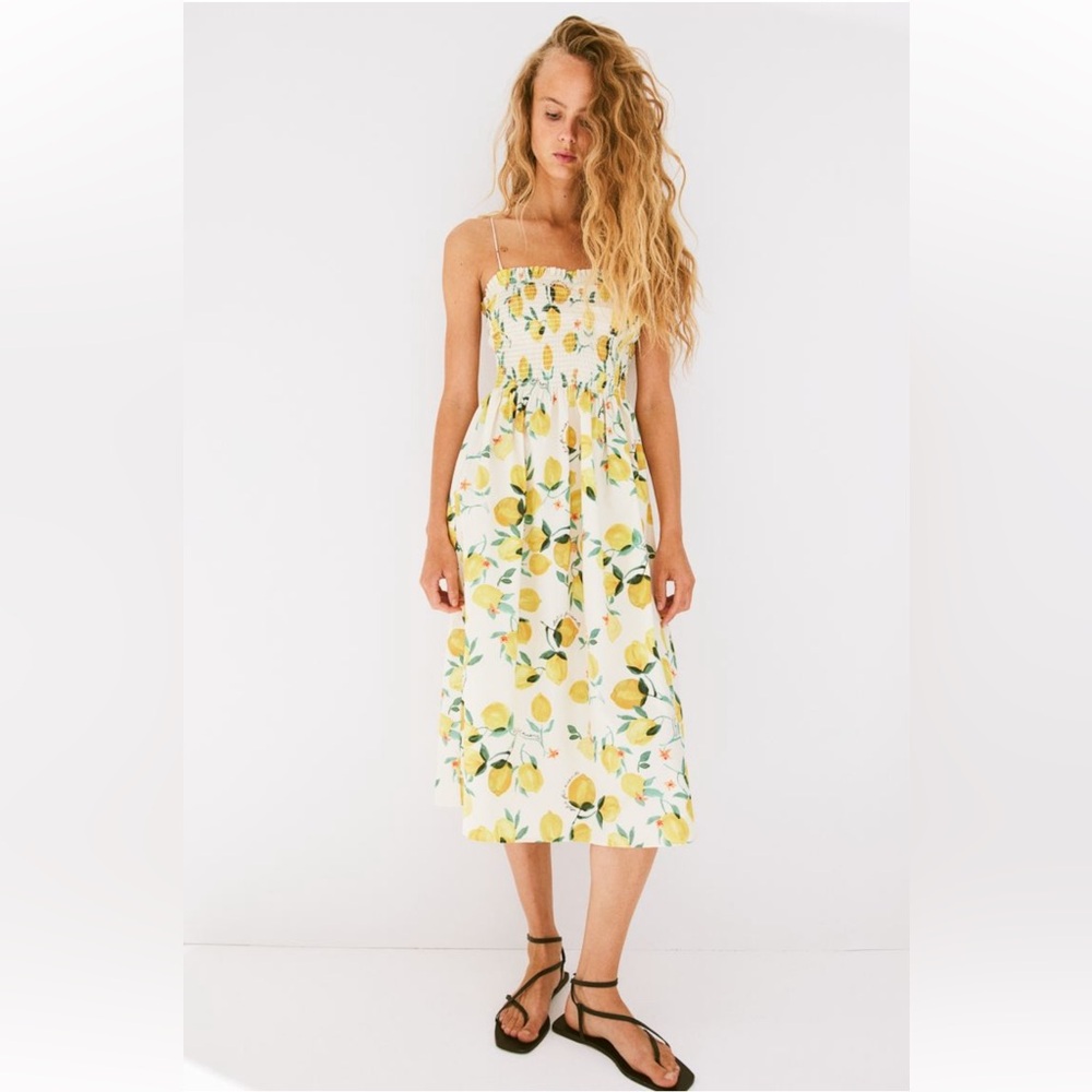 H&M smocked bodice dress size Small yellow and cream lemon print